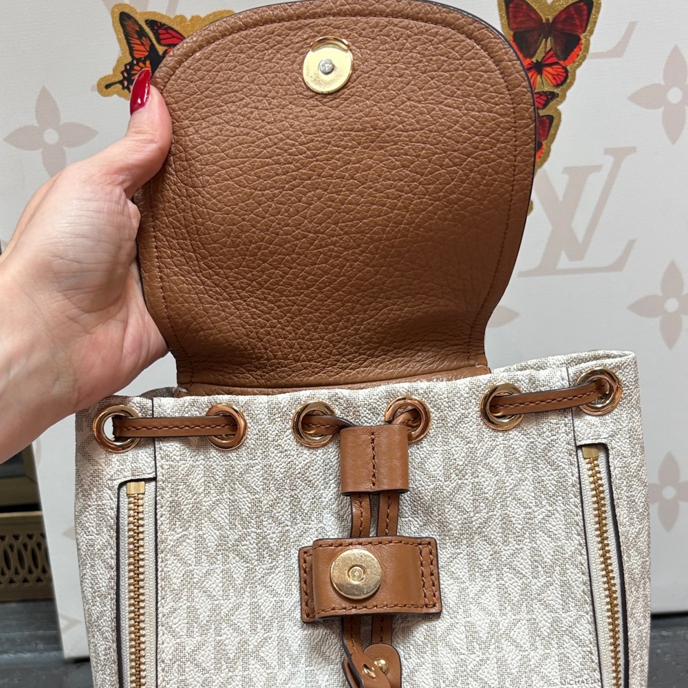 Michael Kors MK XS Viv Pebble Leather Convertible Backpack Crossbody - Picture 13 of 15